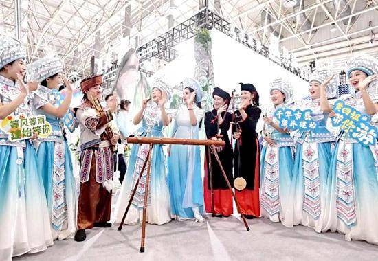 泛策略 “锦绣山海潮·壮美新广西”闪耀2025文旅博览会