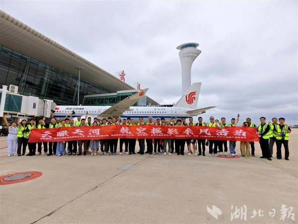 股顺网 在115米高空拍飞机是种什么体验？